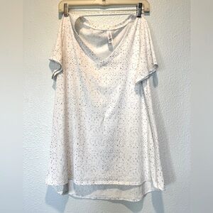 LUC Lularoe Christy tshirt Small- white with tiny black dashes